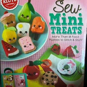 KLUTZ Sew Mini Treats Plush Craft Kit